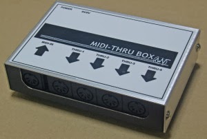 Beatnic製のMidi Thru Box を購入しました